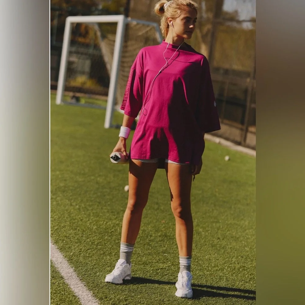 Free People Movement Throw Over Tunic. Color Berry Blitz. - Picture 3 of 11